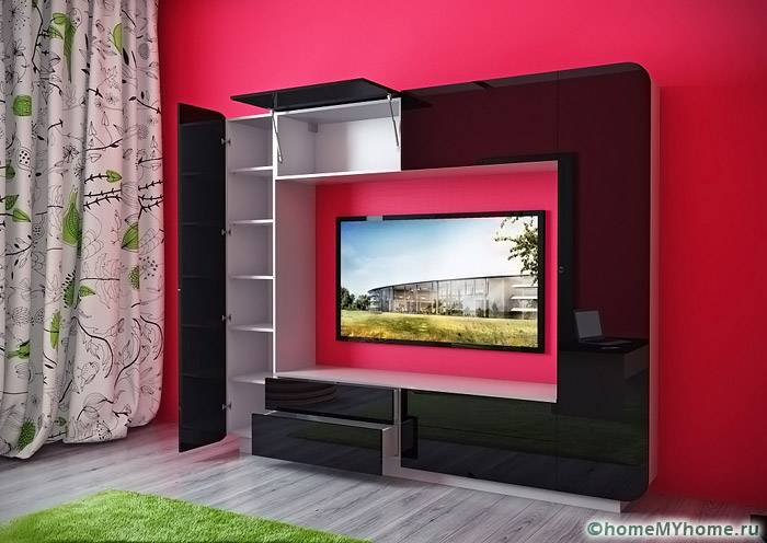 Walaupun saiznya kecil, reka bentuk sedemikian mempunyai kapasiti penyimpanan yang sangat baik.