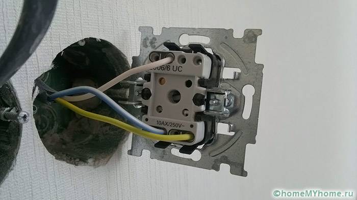 Installation and connection of the device