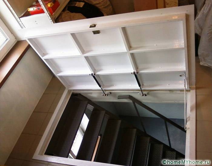 Удобна метална стълба за удобно движение