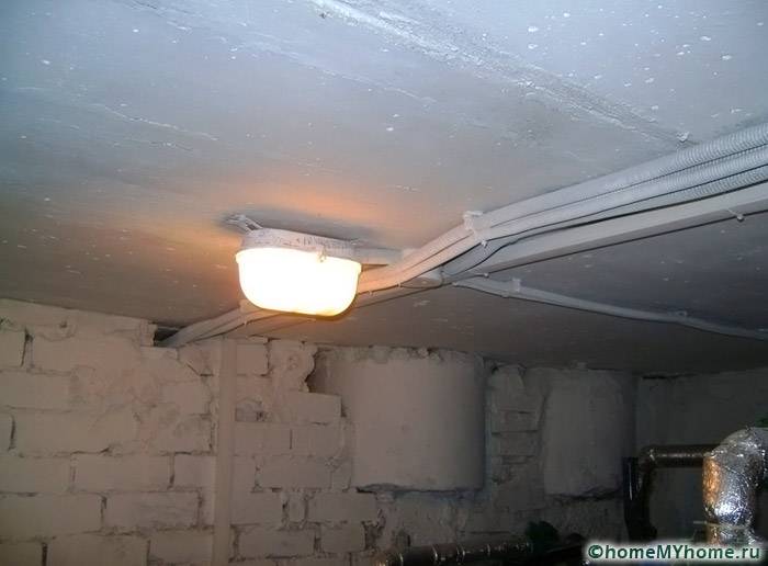 Пример за безопасно осветление в изба