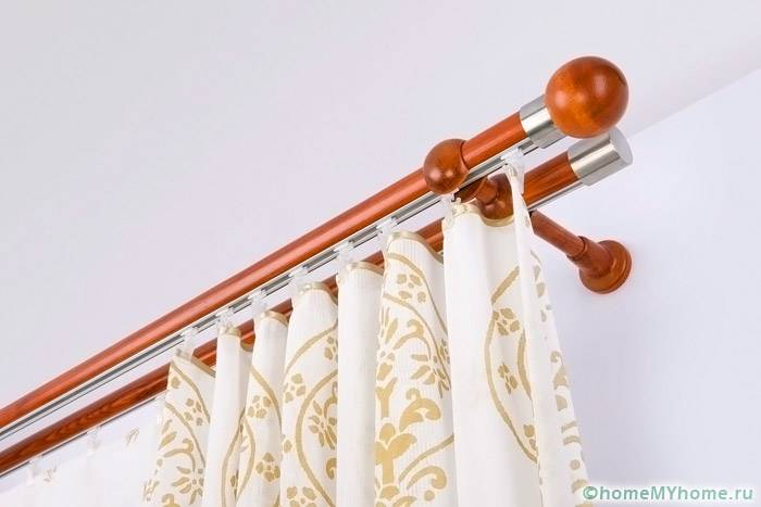 Similar products can be performed with a different number of rows. In this case, you can hang several types of curtains.