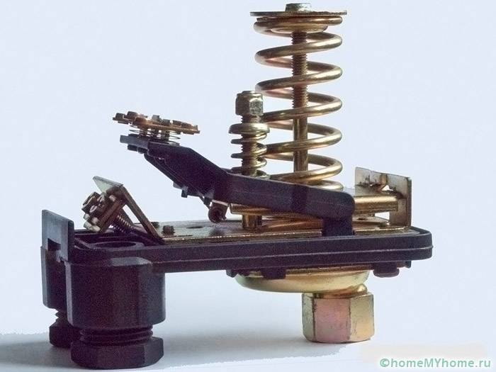 Regler mit abgenommener Kappe