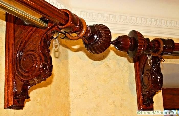 Carved lacquerware suitable for classic and ethnic interiors