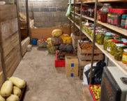 Κάνουμε ένα κελάρι στη χώρα με τα χέρια μας