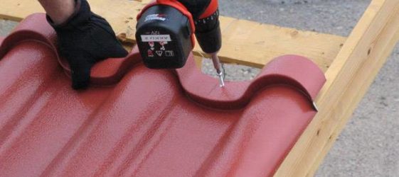 การติดตั้งกระเบื้องโลหะ: คำแนะนำทีละขั้นตอน