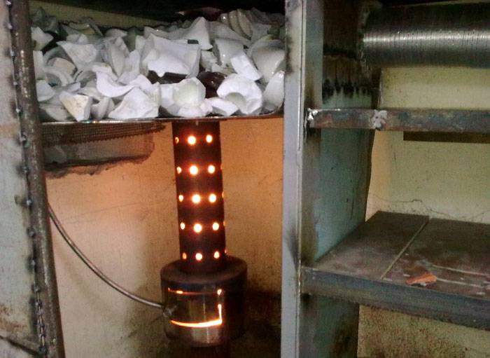 В тръбата трябва да се направят специални отвори