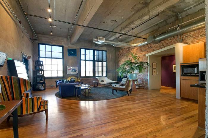 La superficie del calcestruzzo dovrebbe apparire sciatta, piccoli accumuli aggiungeranno l'effetto desiderato