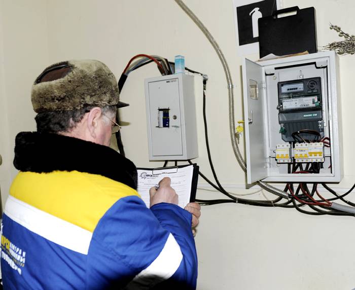 Electricity supplier representatives regularly check the metering data