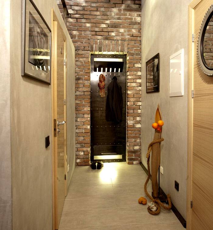 Φωτισμός του διαδρόμου στο διαμέρισμα: μια φωτογραφία του λειτουργικού φωτισμού των αποθηκευτικών χώρων για ρούχα, παπούτσια