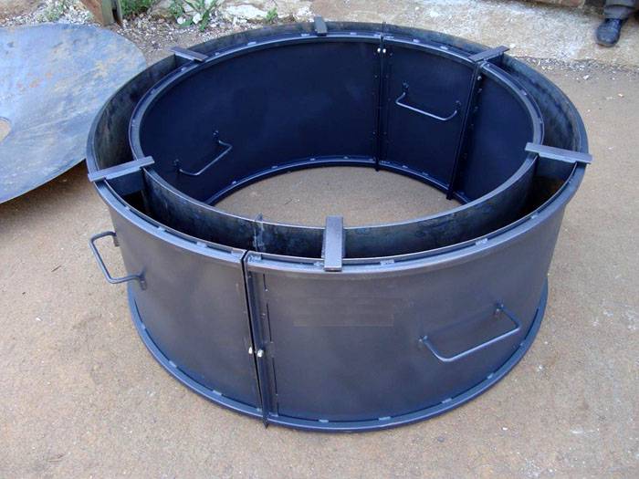 Beton çiçek tarhları için hazır formları kullanımdan sonra çıkarmak uygundur.