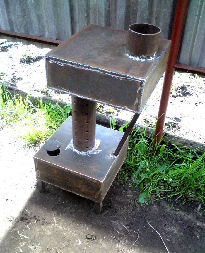 Масивна конструкция с метални крака