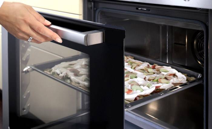 Фурната на Bosch има лесно отваряема врата