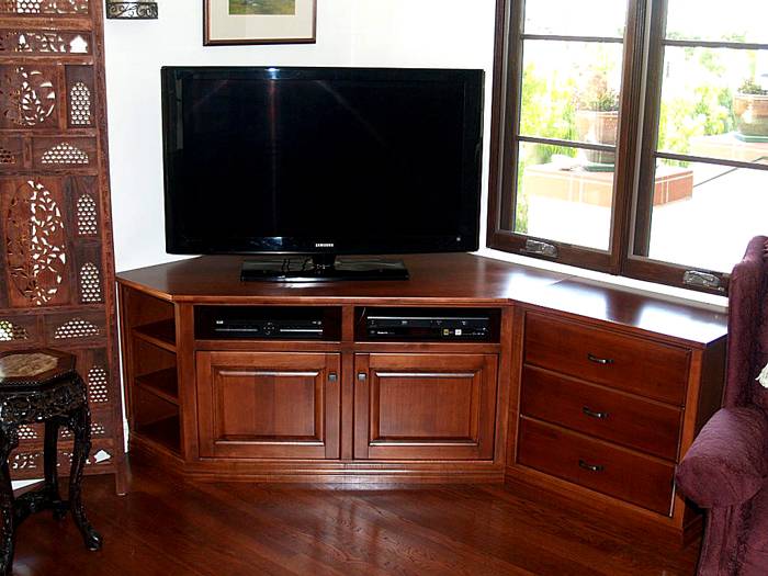 Ορθολογική χρήση χώρου με γωνιακά ντουλάπια τηλεόρασης