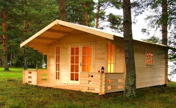 Holzschuppen, äußerlich völlig identisch mit einem kleinen Haus