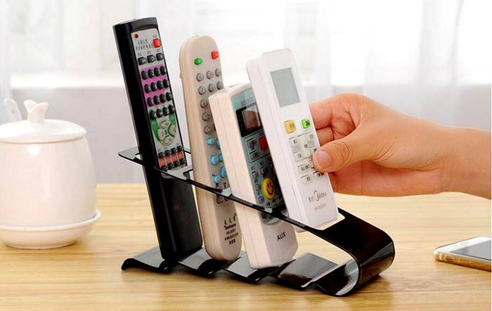 Αυτά τα φθηνά αξεσουάρ διευκολύνουν την αποθήκευση μιας ποικιλίας τηλεχειριστηρίων
