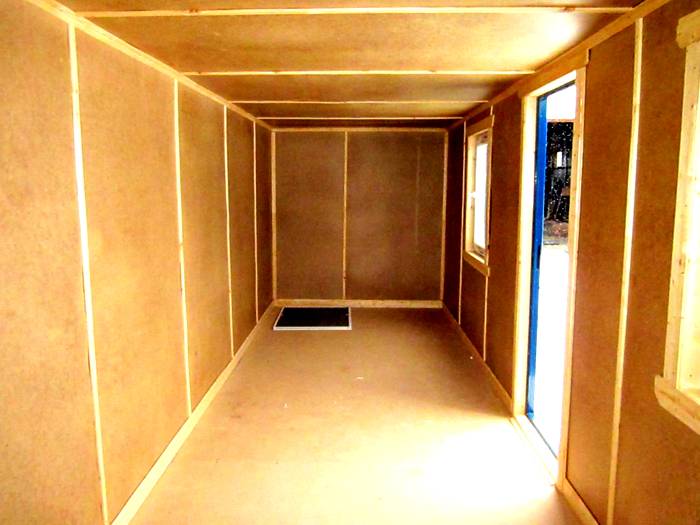 Vor der Inneneinrichtung kann der Raum so aussehen