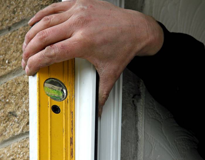 Εγκατάσταση και ισοπέδωση του πλαισίου