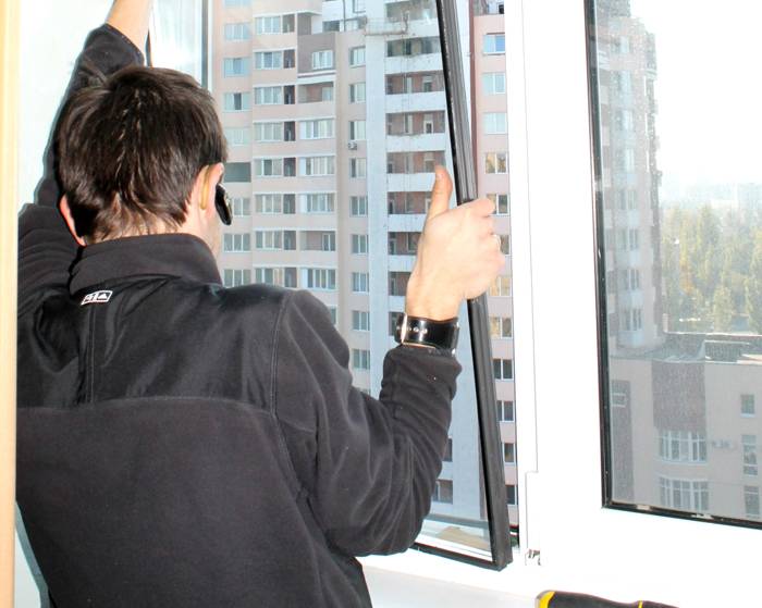 Εγκατάσταση γυάλινης μονάδας σε πλαίσιο