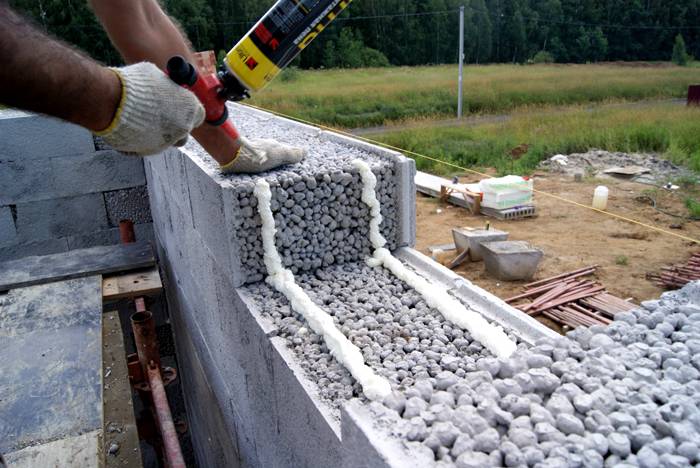 Construction from expanded clay concrete blocks