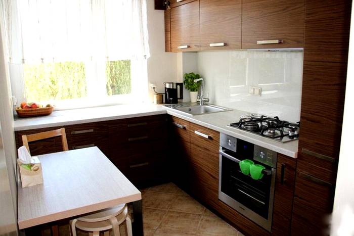 Μικρή αλλά άνετη κουζίνα