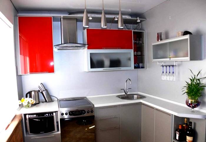 Ακόμη και μια μικρή κουζίνα μπορεί να μετατραπεί