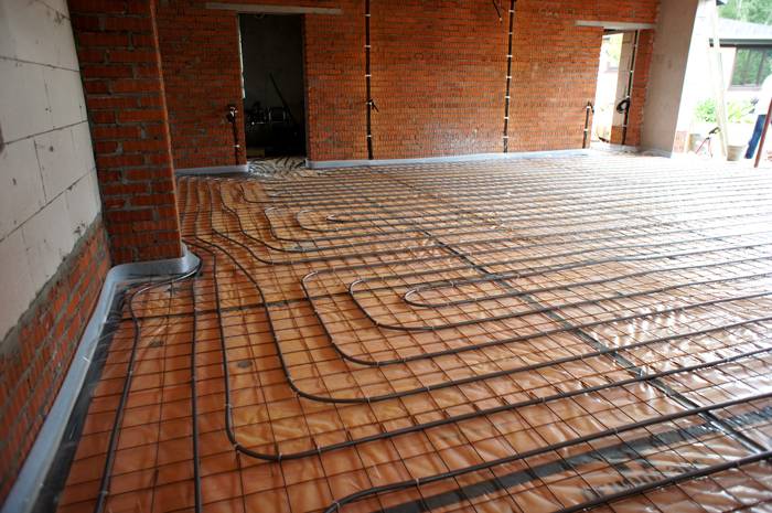 In de garage zijn zelfs elektrisch verwarmde vloeren aangebracht.