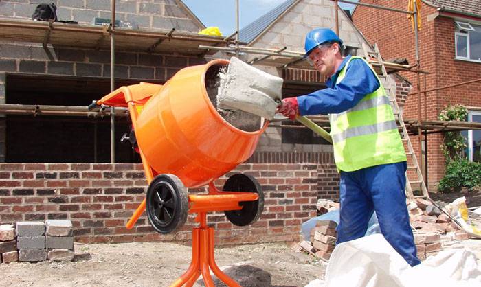 Για την οργάνωση μιας μονολιθικής δομής, δεν απαιτείται ειδικός εξοπλισμός. Ένας μπετονιέρα είναι αρκετός