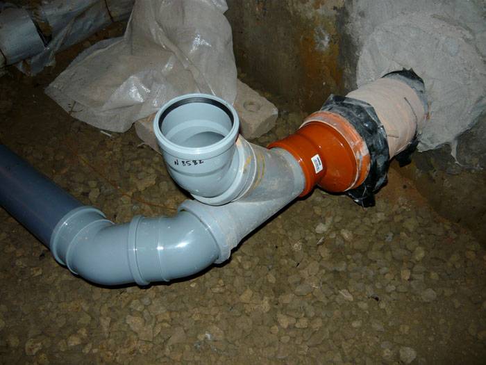 Ruang kosong dipenuhi dengan bahan elastik atau penebat (bulu mineral, rami, rami)