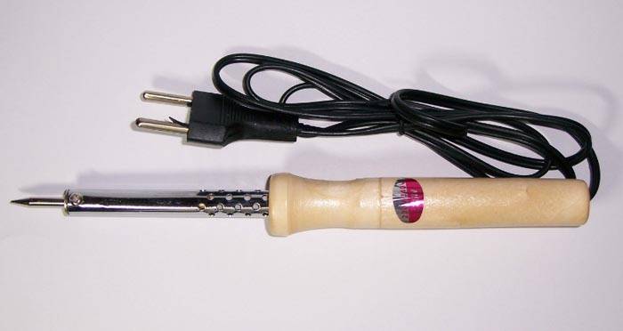 Μπορείτε να αγοράσετε ένα τέτοιο κολλητήρι για καλώδια συγκόλλησης για 120-200 ρούβλια