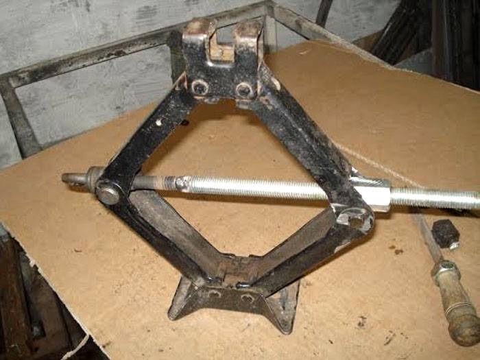 Такъв крик е подходящ и за механична преса, но те трябва да работят с повишено внимание.