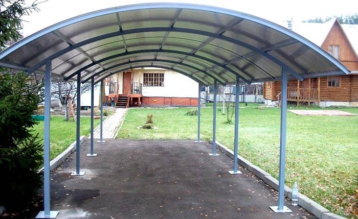 After careful preparation, a simple metal canopy in the country can be done by hand in one day.