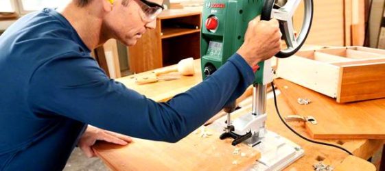 Machines et accessoires faits maison pour l'atelier à domicile