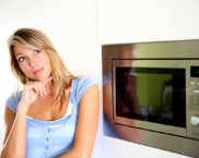 Como limpar o microondas em casa