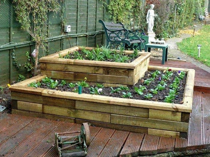 Направи си сам високи легла в страната: снимка