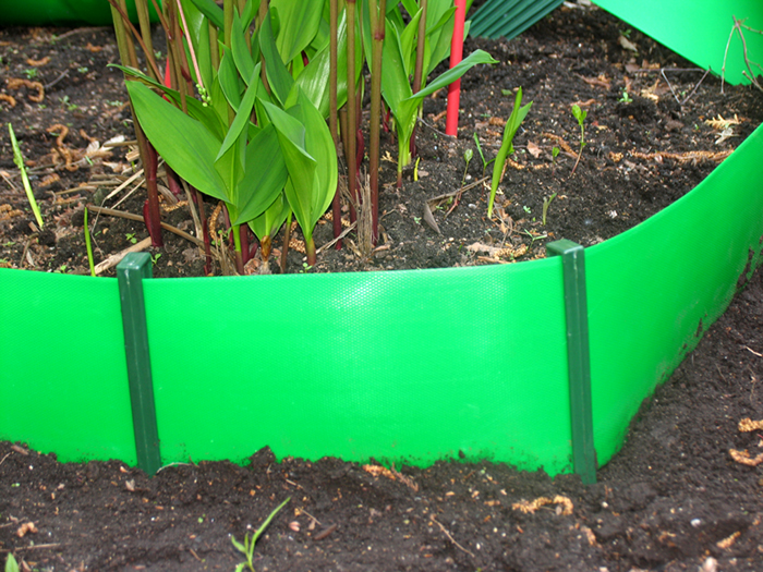 Пластмасата може да се огъва, което я прави чудесна за сложни форми