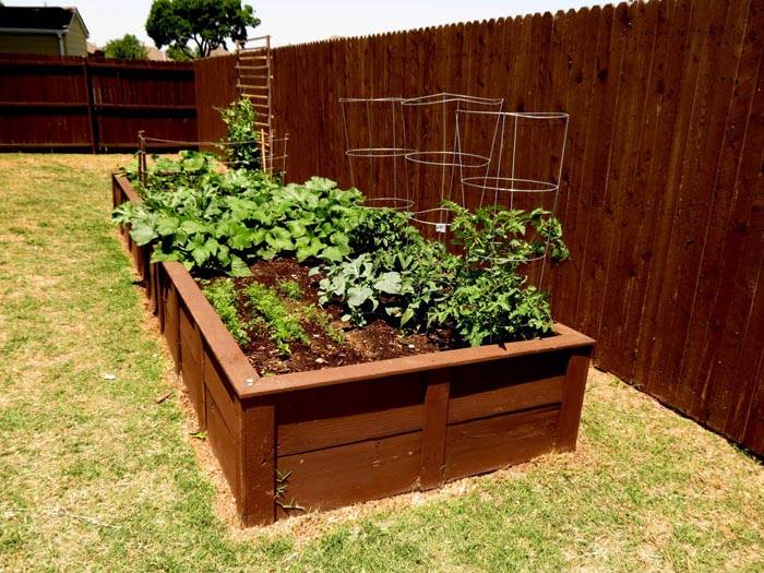 Земята от такива структури не се разпространява в градината