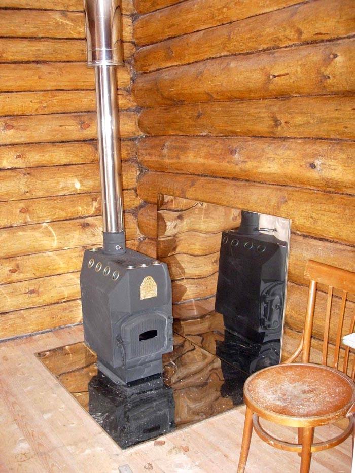 เมื่อติดตั้งปล่องไฟในอ่างท่อแซนวิชจะมีการสร้างส่วนหนึ่งของการเปลี่ยนแปลงที่ทับซ้อนกัน ที่ด้านล่างมีการติดตั้งโครงสร้างดังกล่าวซึ่งรับความร้อนที่เป็นประโยชน์จากก๊าซอุ่น