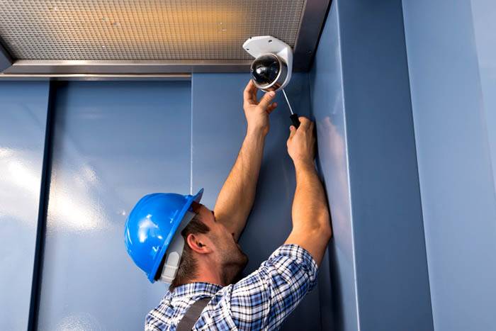 للتثبيت ، ستحتاج إلى كبلات وأدوات خاصة