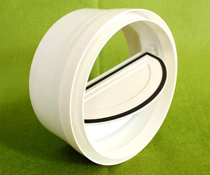 Valvola a farfalla in plastica con elementi di tenuta in gomma