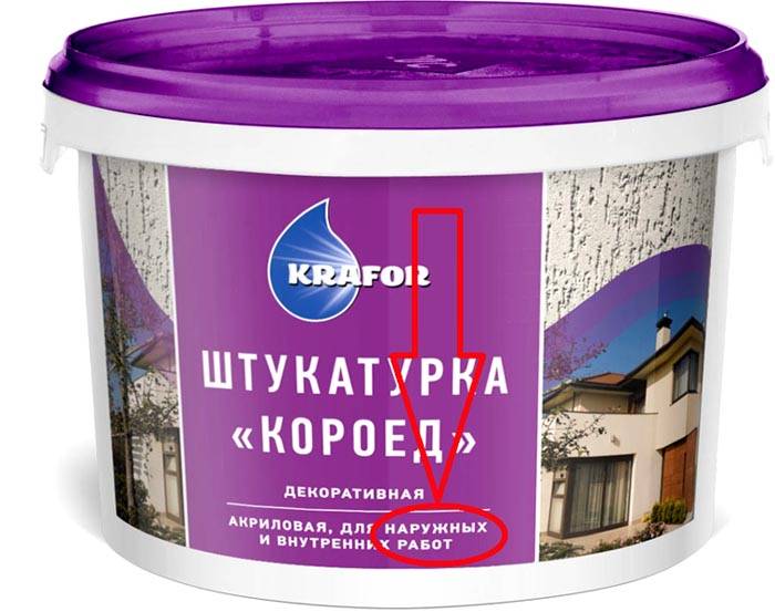 Het huis versieren met een schorskever buiten wordt alleen uitgevoerd met verbindingen die zijn aangepast voor dergelijk werk