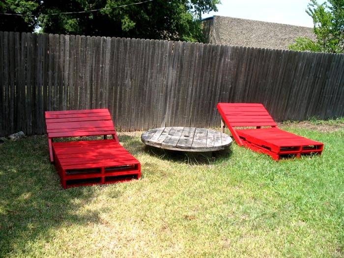 Pallets are the ideal material for garden furniture