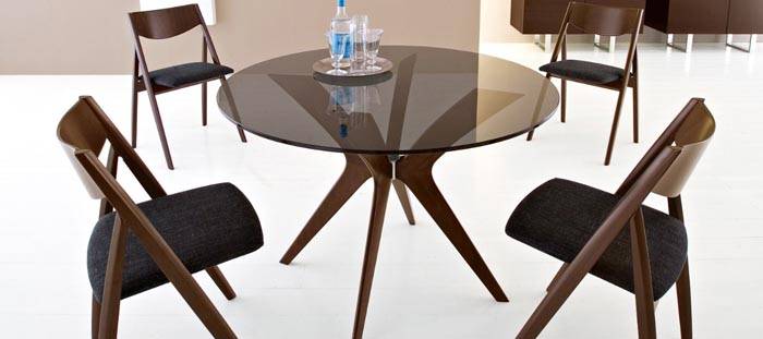 Folding chair with backrest to the kitchen