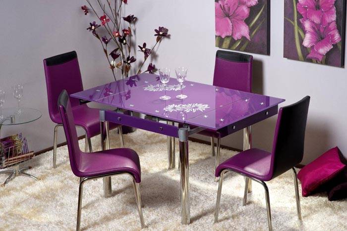 Harmonious combination of plastic, glass and metal