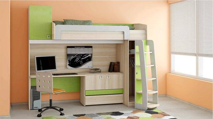 Снимката ясно показва, че използването на ниско легло в таванско помещение с работна зона оставя достатъчно място за седящо дете.