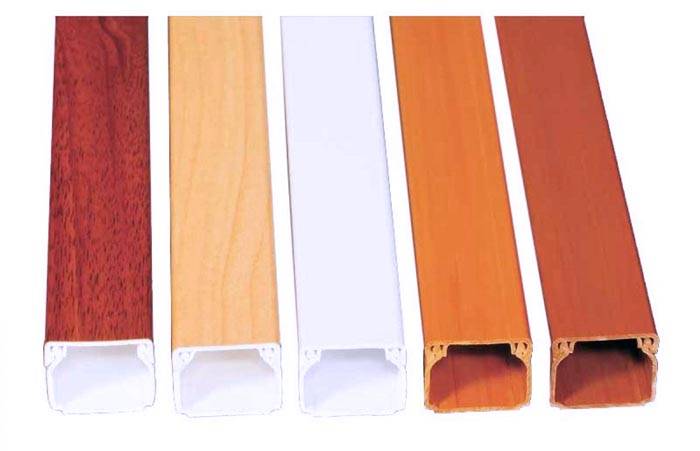 Bergantung pada bahagian dalam bilik dan skema warna yang digunakan, warna kotak untuk pendawaian dipilih