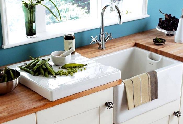 Le modèle en céramique se fond harmonieusement dans l'environnement