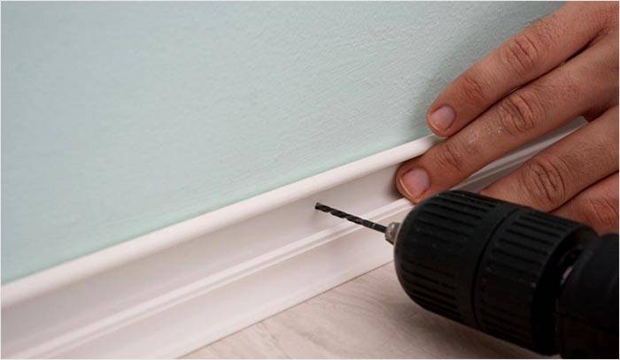 Pemasangan papan skirting