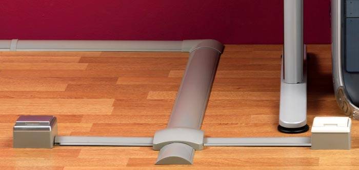 Saluran lantai dilengkapi dengan sisipan untuk suis