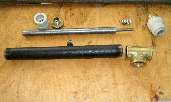 Chaudière à électrodes démontée - il n'y a rien de compliqué dedans