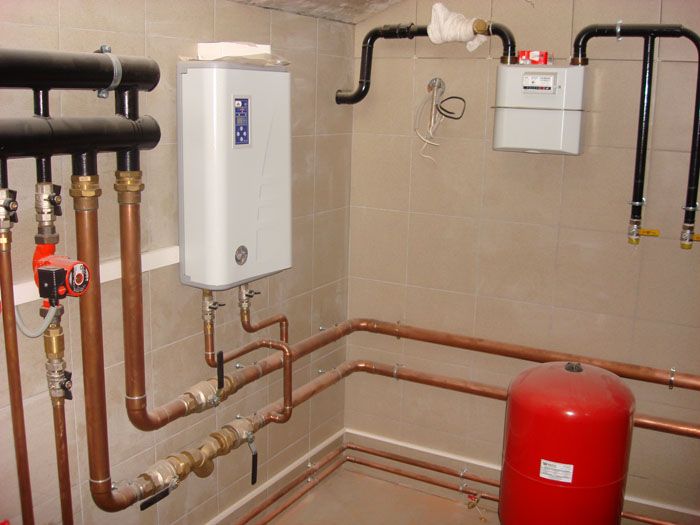 Les chaudières électriques pour le chauffage peuvent être fixées au mur - elles sont plus compactes